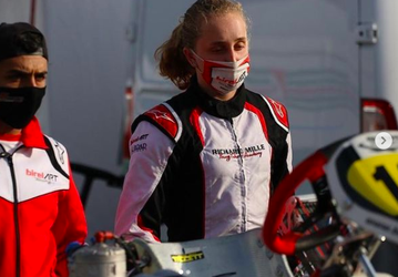 🏎 | Racetalent Maya Weug (16) als 1e vrouw ooit opgenomen in Ferrari-opleiding