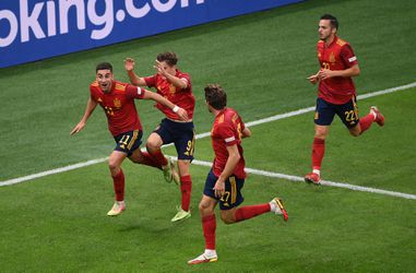 🎥 | GOL GOL GOL! Vlijmscherpe voorzet Oyarzabal binnengetikt door Torres: 1-0 Spanje