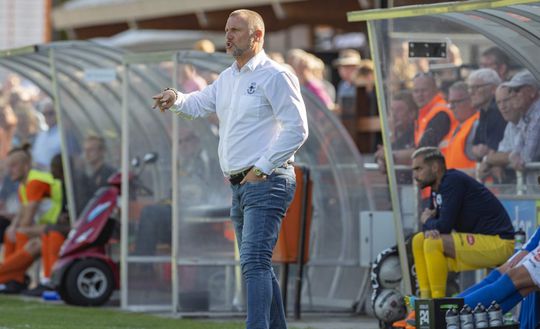 John de Wolf stopt als hoofdtrainer Spakenburg: 'Eerst nog zo hoog mogelijk eindigen'