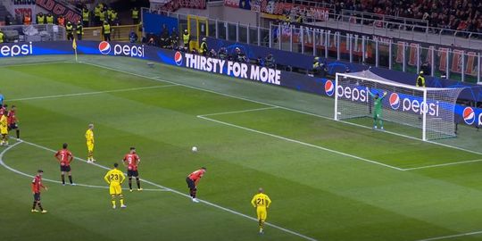 🎥 | Spectaculaire openingsfase bij AC Milan - Borussia Dortmund: 2 strafschoppen in 10 minuten