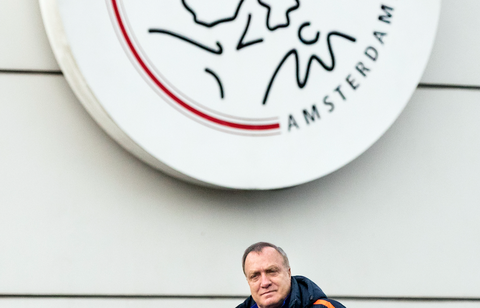 Ajax-fans lachen Advocaat keihard uit: 'Feyenoord wereldwijd groter? 5 letters misschien'