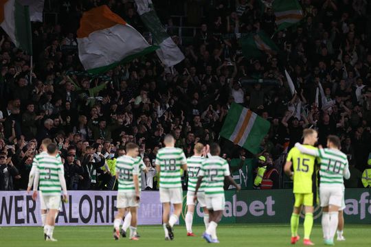 Hoeveel fans zitten er vanavond bij Celtic - AZ?