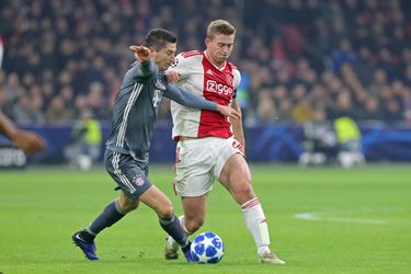 Ajax als nummer 2 door in Champions League na bizar gelijkspel tegen Bayern (video's)