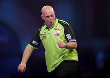 Van Gerwen speelt met slechte Bunting en gaat met 2 vingers in de neus naar de kwartfinale