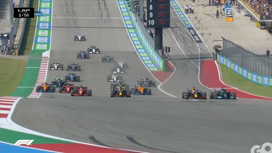 🎥 | Shit! Lewis Hamilton pakt Max Verstappen bij de GP van de Verenigde Staten