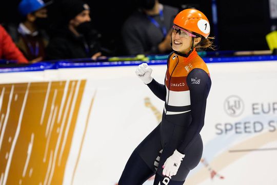 Hoppa! Suzanne Schulting pakt goud op de 1500 en 500 meter bij EK shorttrack 🥇