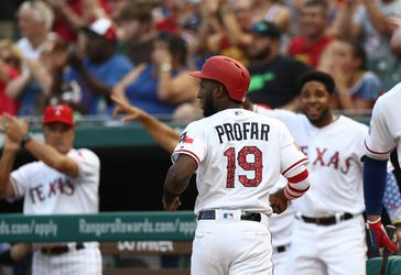 Nederlandse honkballer Profar zorgt voor uniek moment in MLB (video)