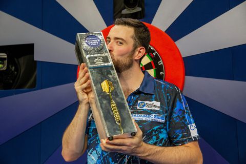 Humphries kreeg succeswens van Van Gerwen voor finale: 'Hij is een hele aardige vent'