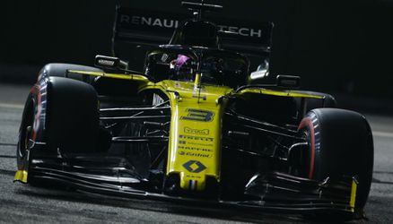 Disqualified! Ricciardo overtreedt regels en start vanuit de pits in Singapore