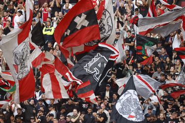 F-side wil alleen vlaggen van Ajax of Amsterdam: 'Geen vlaggen van landen waar oorlog is'