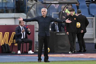 🎥 | José Mourinho beledigt collega-trainer en krijgt voor zoveelste keer in carrière rood