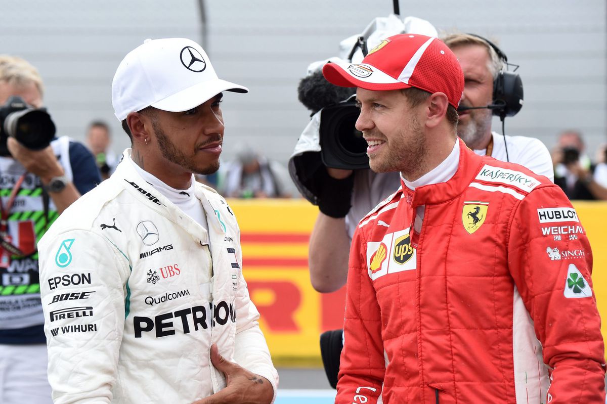 Hamilton steunt beukende Vettel: 'Hij hoeft niet bekritiseerd te worden'