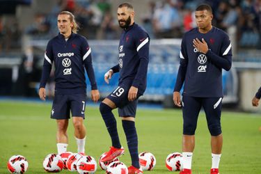 Frankrijk morst punten tegen Bosnië, Bozeník scoort en Zahavi maakt hattrick