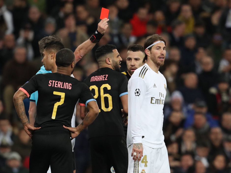 Zo werd Sergio Ramos op Twitter flink voor joker gezet na 26e rode kaart