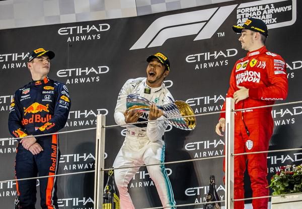 Formule 1 krijgt door corona geen podiumceremonie meer