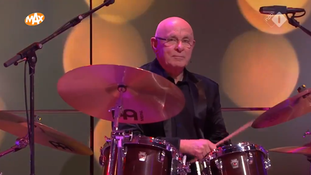 Geweldig! Michael van Praag is behalve KNVB-voorzitter ook drummer van een band (video)