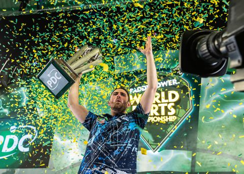 Geert Wilders, Romeo Beckham en de Britse premier: iedereen genoot van het WK darts