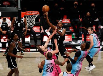 🎥 | Supertrio helpt Brooklyn Nets langs Miami Heat