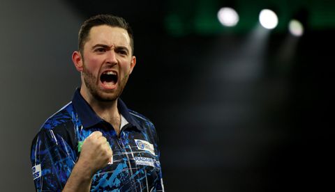 Luke Humphries gooit zich naar halve finale op WK darts