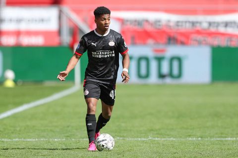 Pech! PSV-talent Shurandy Sambo scheurt wéér kruisband