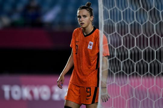 NOS moet last-minute op zoek naar nieuwe commentator voor Oranje Leeuwinnen tegen Brazilië