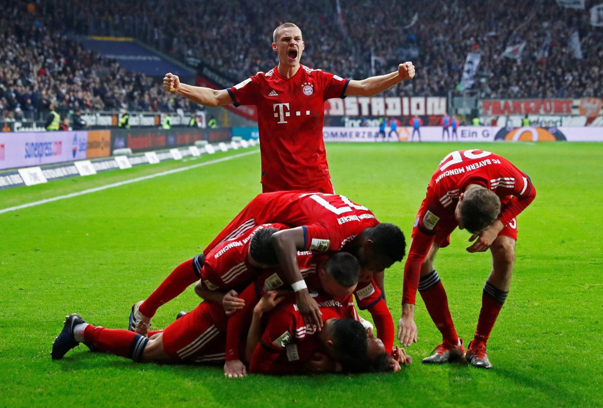 Bayern klimt naar tweede plaats na zege op Frankfurt