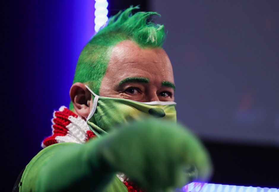 Peter Wright legt uit waarom hij zich verkleedde als The Grinch: 'Ik wil mensen opvrolijken'