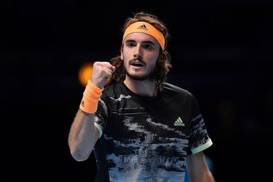 WOW! Tsitsipas schakelt Federer uit op ATP Finals