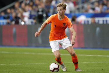 'Ajax wil flink wat knaken meer zien voor Frenkie de Jong; Barça weigert voorlopig'