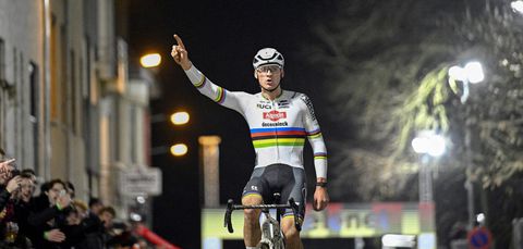 Superieure Mathieu van der Poel blijft onklopbaar bij avondritje in Diegem