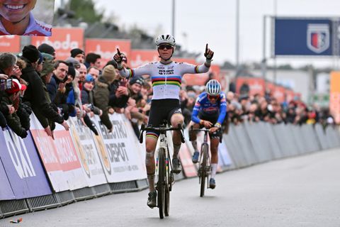 Fem van Empel wint 12e zege van veldritseizoen in Heusden-Zolder