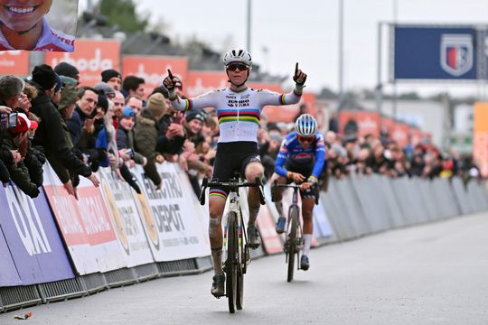 Fem van Empel wint 12e zege van veldritseizoen in Heusden-Zolder