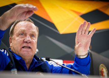 🎥 | LOL! Advocaat zit er even flink naast in persco