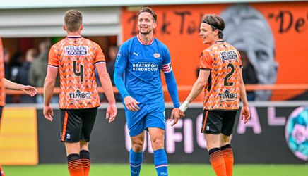 PSV zet tegen Volendam Hirving Lozano en Guus Til niet in de basis