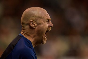 🎥 | Burnley-coach Sean Dyche grapt over komst Lionel Messi: 'Wist dat hij zou komen'