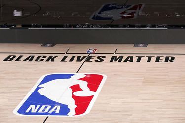 Trump heeft wat te zeggen over protesterende basketballers: 'Dit gaat de NBA kapot maken'