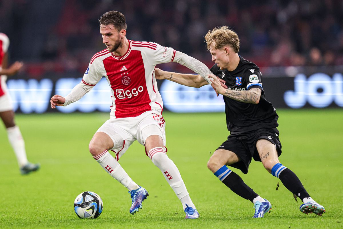 De vermoedelijke opstelling van Ajax tegen Brighton: eigen jeugd vervangt Branco Van den Boomen