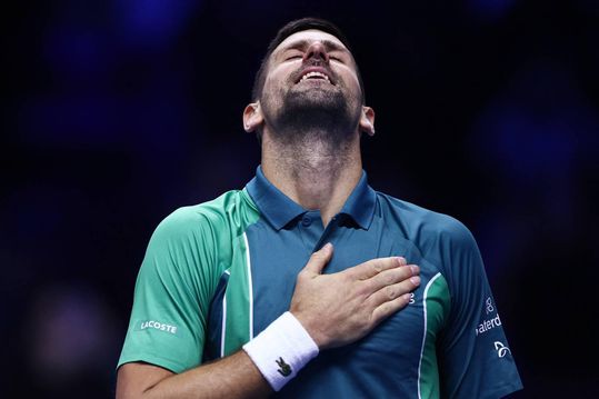 Novak Djokovic sluit 2023 af als nummer 1 na 3 uur durende partij tegen Holger Rune op ATP Finals