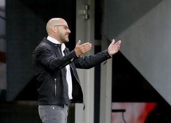 Leverkusen-trainer Peter Bosz: 'Ik geniet van het spel van Bayern München'