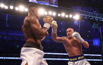 Oleksandr Usyk bokst stampvol stadion stil en laat Anthony Joshua 12 rondes duizelen