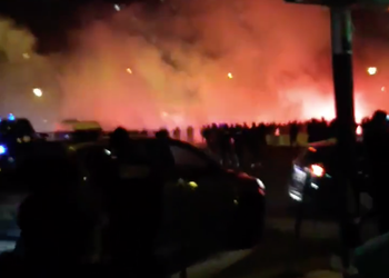 🎥 | Fans van PSG en Galatasaray slaan elkaar de hersens in