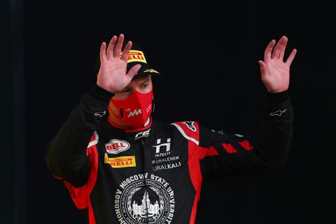 Mazepin mag niet met Russisch vlaggetje achter z'n naam racen