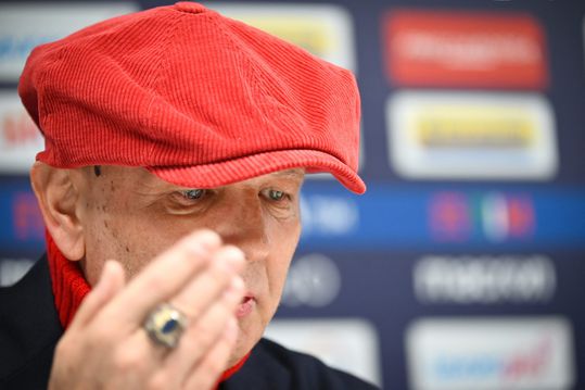 Zieke Bologna-coach Sinisa Mihajlovic: 'Word doodmoe van het huilen'