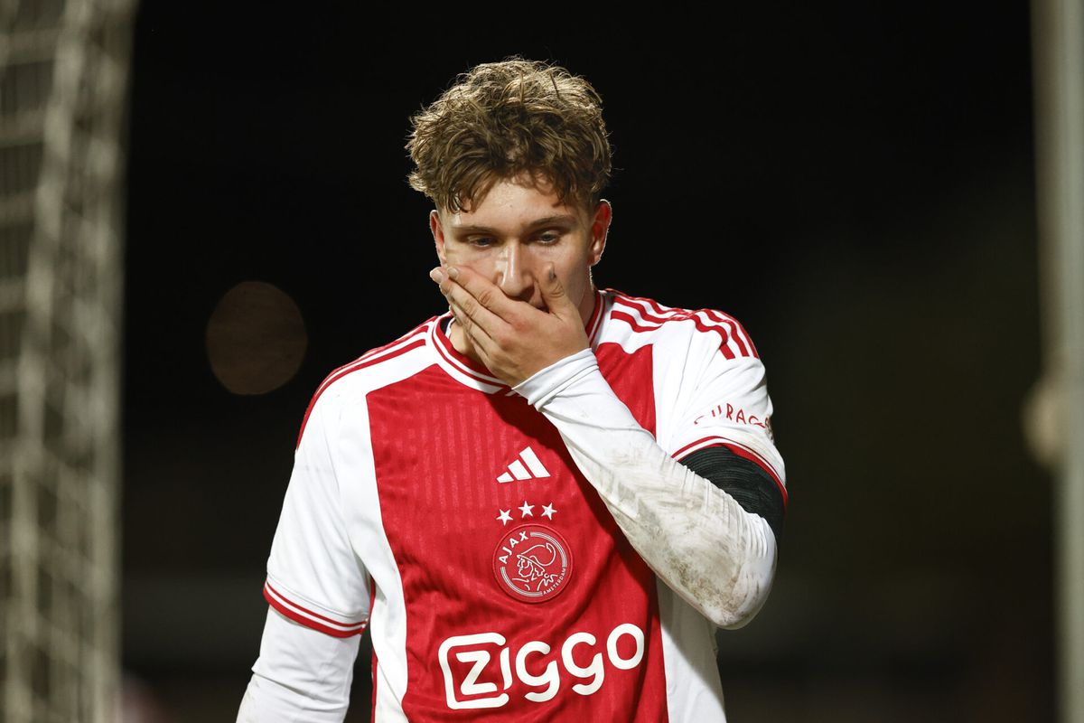 Ajax haalt opgelucht adem: 'Blessure Mika Godts had erger gekund'