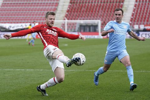 TV-gids: op deze zender kijk je vanavond naar de topper tussen AZ en PSV