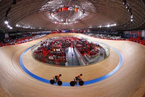 Dit is waarom bij het olympisch baanwielrennen wel publiek op de tribunes zit
