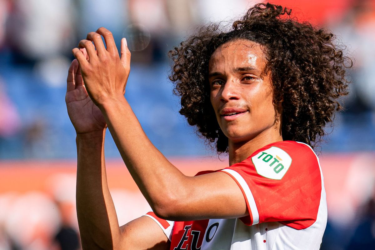 Feyenoord slaat belangrijke slag en houdt 'jongen van de club' langer aan boord