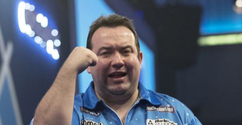 Dubbelganger van Sloetski smijt Joe Cullen uit het WK darts