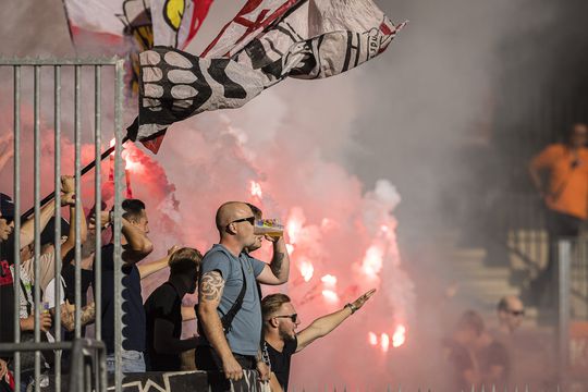 FC Twente-directeur wil dat fans stoppen met het bekende 'yes, yes'-liedje
