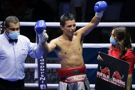 Bizar! 16 boksers knokken lekker door in Nicaragua (foto's)